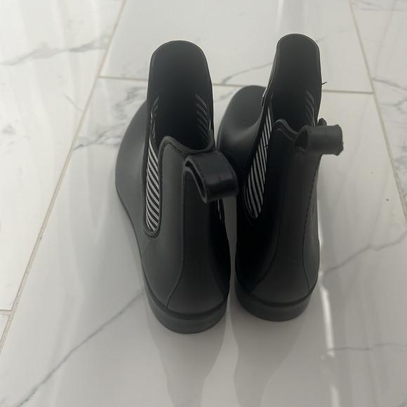 Black Nautica ankle cut rain boots - Picture 2 of 6